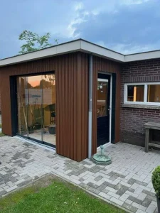 Chalet bekleden met composiet gevelbekleding in rustic brown – verticaal rhombus profiel